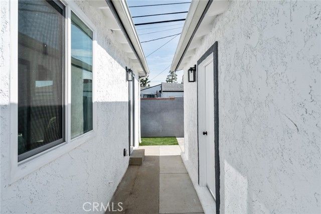 8716 S 10th Avenue, Inglewood, CA 90305