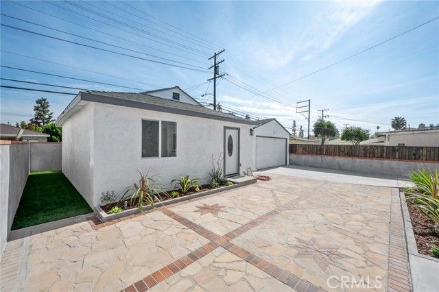 8716 S 10th Avenue, Inglewood, CA 90305