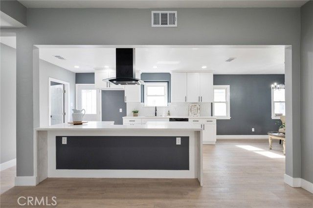 8716 S 10th Avenue, Inglewood, CA 90305