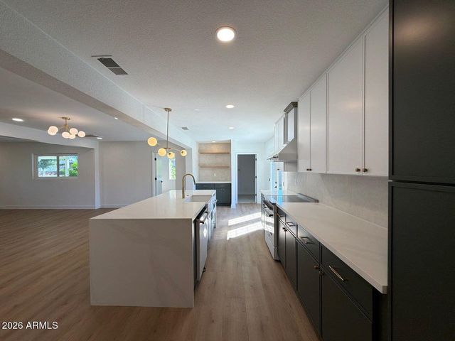 717 W CACTUS WREN Drive, Phoenix, AZ 85021