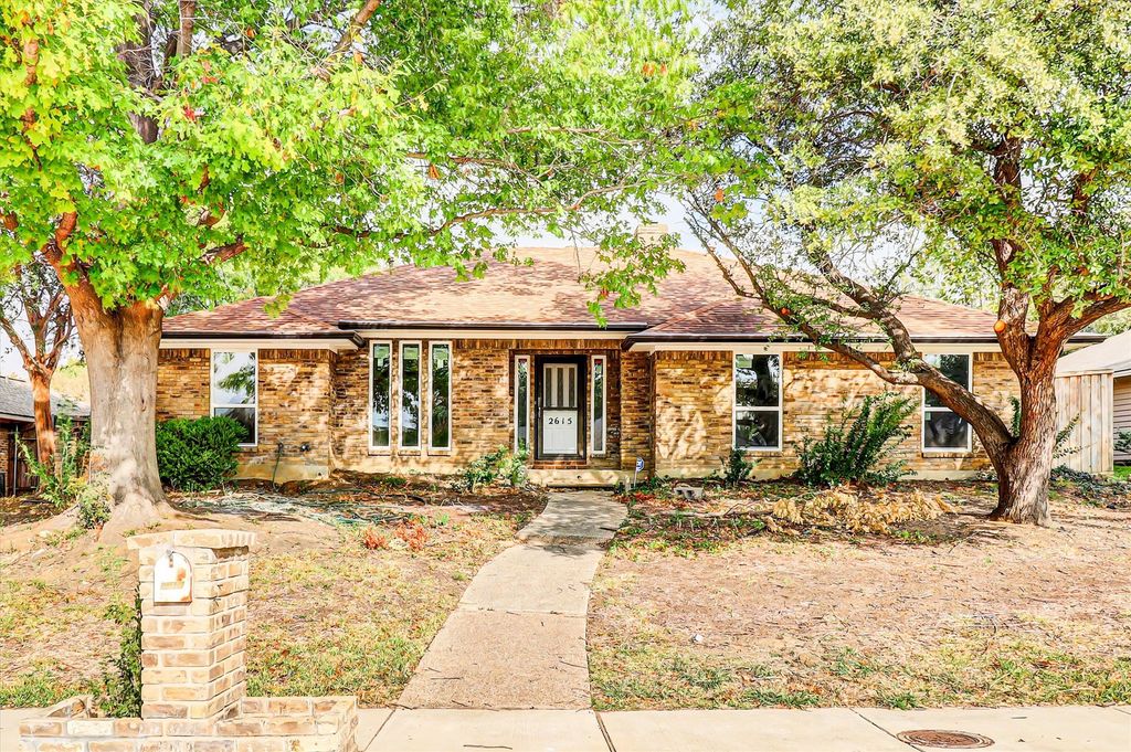 2615 Dove Creek Lane, Carrollton, TX 75006