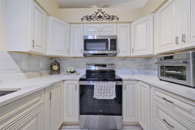 3549 65TH AVENUE CIRCLE E, Sarasota, FL 34243