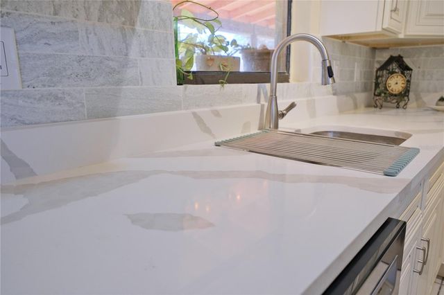 3549 65TH AVENUE CIRCLE E, Sarasota, FL 34243