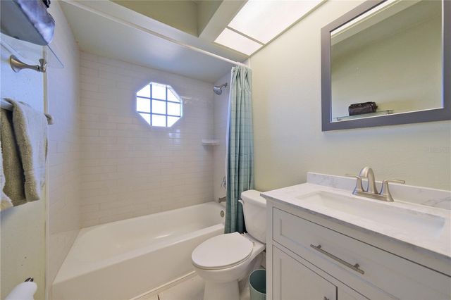 3549 65TH AVENUE CIRCLE E, Sarasota, FL 34243