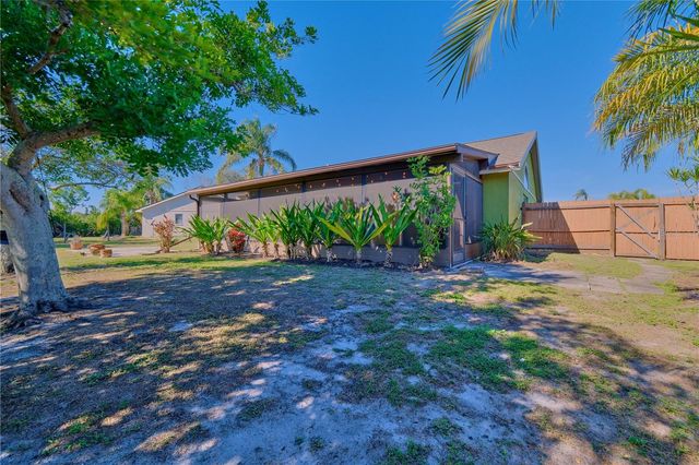 3549 65TH AVENUE CIRCLE E, Sarasota, FL 34243