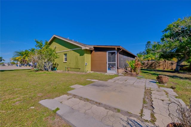 3549 65TH AVENUE CIRCLE E, Sarasota, FL 34243