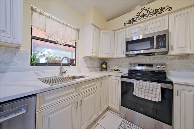 3549 65TH AVENUE CIRCLE E, Sarasota, FL 34243