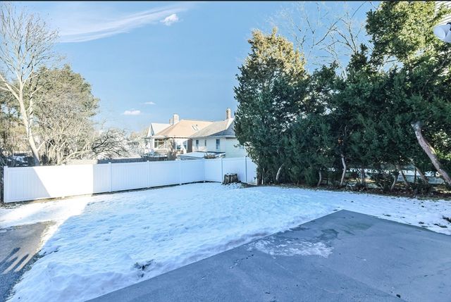 58 Metropolitan Ave 1, Boston, MA 02131