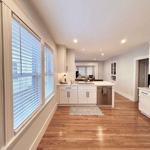 58 Metropolitan Ave 1, Boston, MA 02131