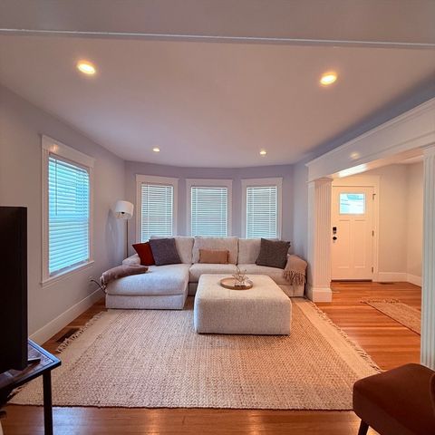 58 Metropolitan Ave 1, Boston, MA 02131