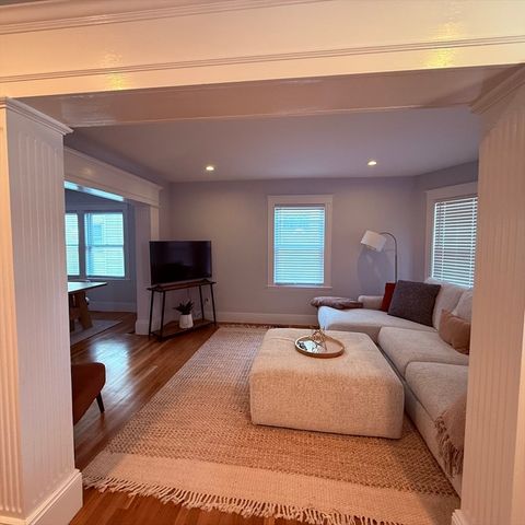 58 Metropolitan Ave 1, Boston, MA 02131