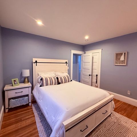 58 Metropolitan Ave 1, Boston, MA 02131