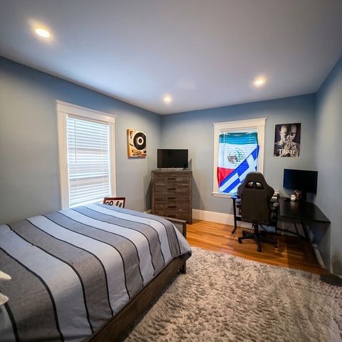 58 Metropolitan Ave 1, Boston, MA 02131