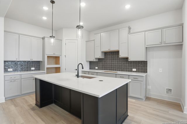 219 Hillside Park, San Antonio, TX 78253