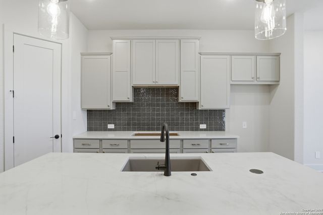 219 Hillside Park, San Antonio, TX 78253