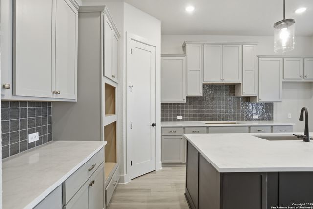 219 Hillside Park, San Antonio, TX 78253