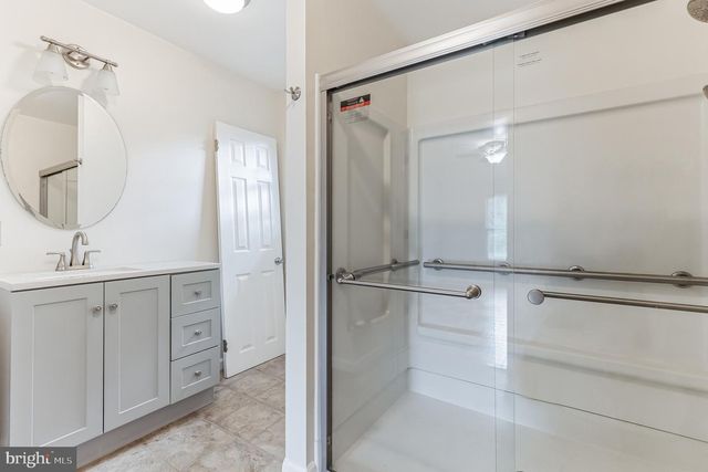 999 NETHERWOOD DR, Blue Bell, PA 19422