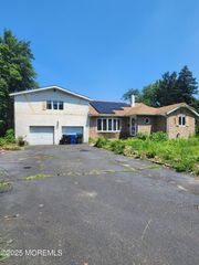 3 Roberta Drive, Middletown, NJ 07748