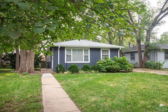 1106 N 4th, Manhattan, KS 66502