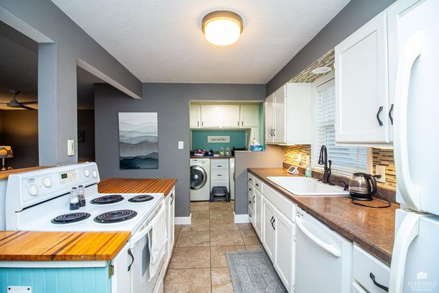 1106 N 4th, Manhattan, KS 66502