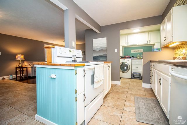 1106 N 4th, Manhattan, KS 66502
