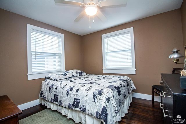 1106 N 4th, Manhattan, KS 66502