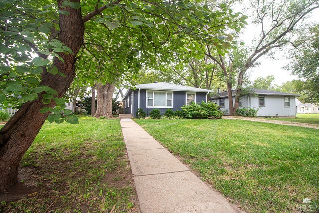1106 N 4th, Manhattan, KS 66502