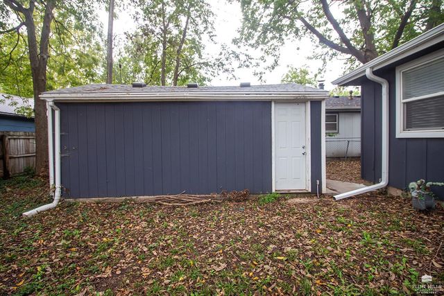 1106 N 4th, Manhattan, KS 66502