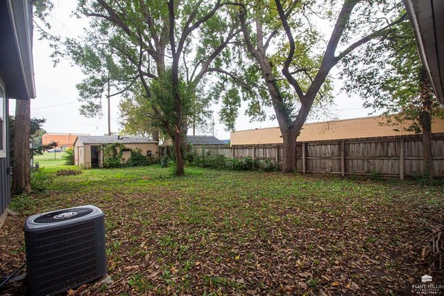1106 N 4th, Manhattan, KS 66502