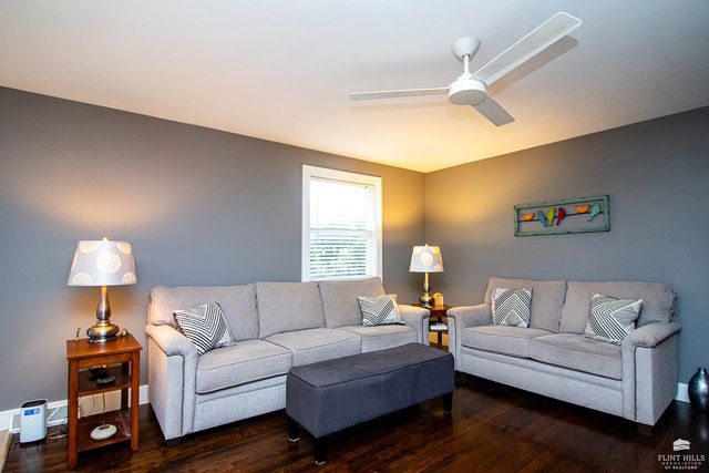 1106 N 4th, Manhattan, KS 66502