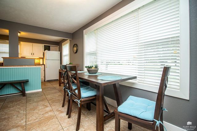1106 N 4th, Manhattan, KS 66502