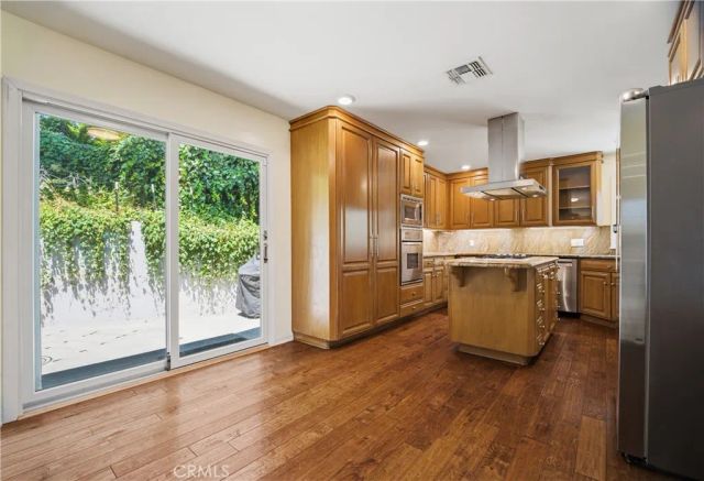 5335 Campo Road, Woodland Hills, CA 91364