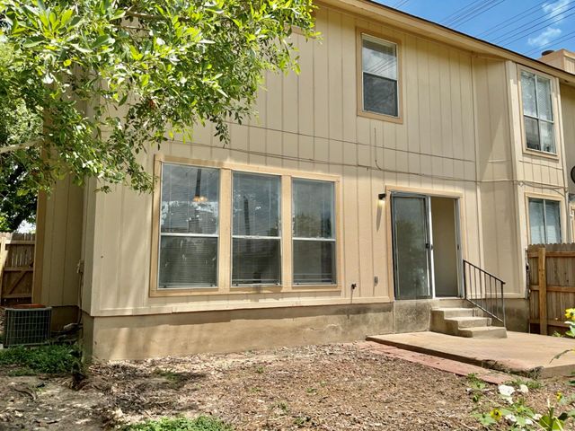 12120 Thompkins DR B, Austin, TX 78753
