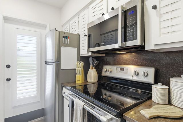 3232 CANAL Drive 14, Pompano Beach, FL 33062