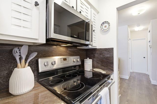 3232 CANAL Drive 14, Pompano Beach, FL 33062