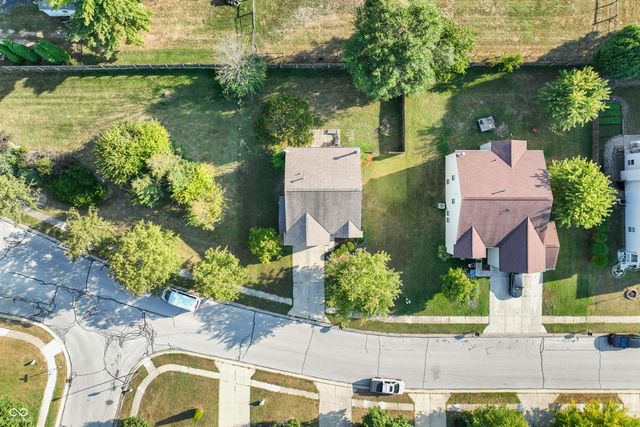 6911 Woodland Heights Drive, Avon, IN 46123