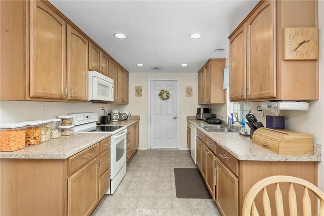 26252 Croydon St, Highland, CA 92346