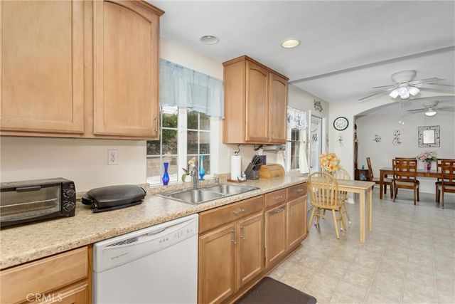 26252 Croydon St, Highland, CA 92346