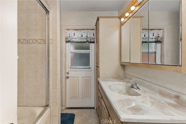 26252 Croydon St, Highland, CA 92346