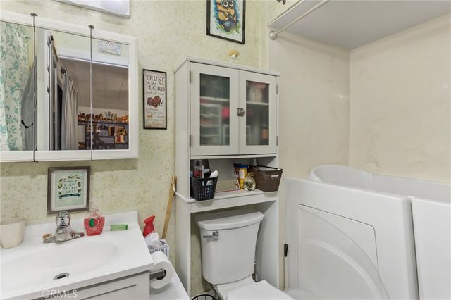 26252 Croydon St, Highland, CA 92346
