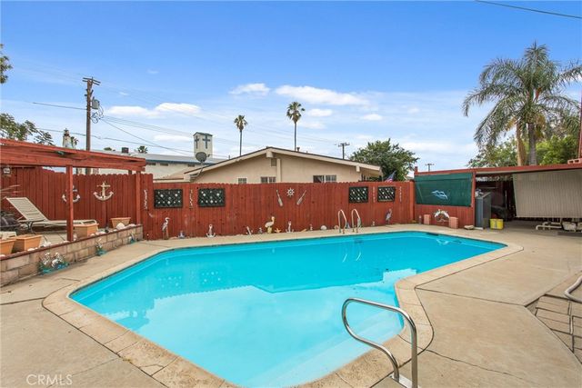 26252 Croydon St, Highland, CA 92346