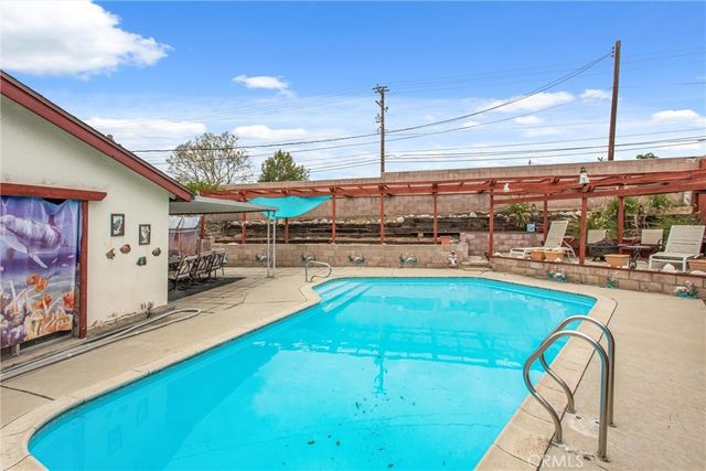 26252 Croydon St, Highland, CA 92346