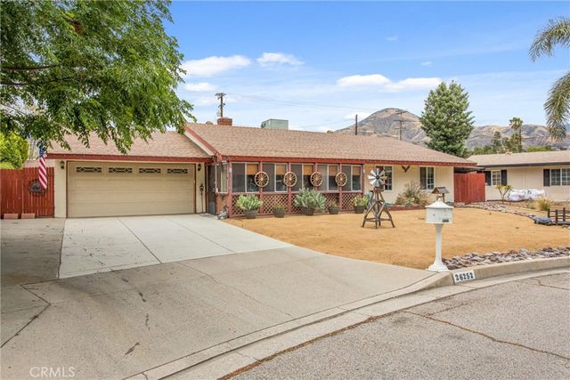 26252 Croydon St, Highland, CA 92346