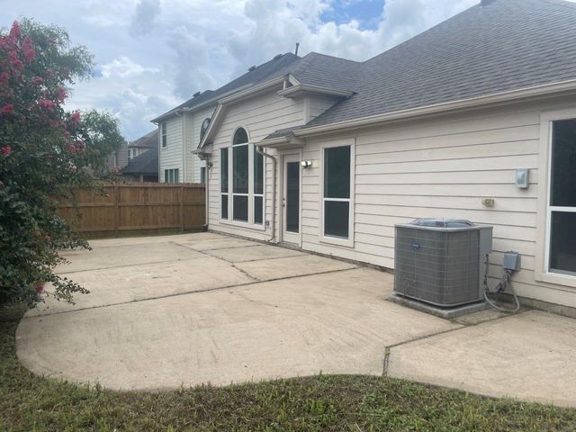 2811 Darby Brook Drive, Fresno, TX 77545
