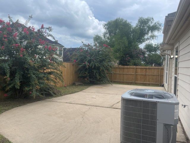 2811 Darby Brook Drive, Fresno, TX 77545