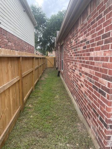 2811 Darby Brook Drive, Fresno, TX 77545