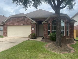 2811 Darby Brook Drive, Fresno, TX 77545