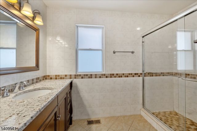 24 Rosalie St, Fair Lawn Boro, NJ 07410