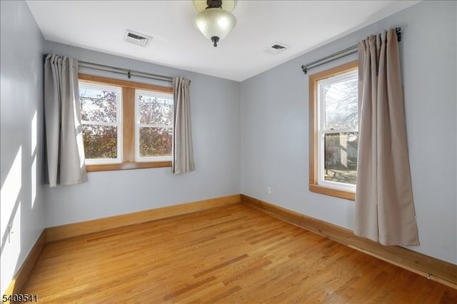 24 Rosalie St, Fair Lawn Boro, NJ 07410