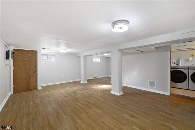 24 Rosalie St, Fair Lawn Boro, NJ 07410